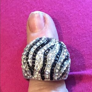 Woman’s fashion ring size 6